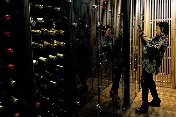 Expensive taste ... wine drinkers are choosing the pricier bottles. Photo: Wolter Peeters
